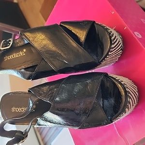 Shoe Dazzle Black Platform Sandals